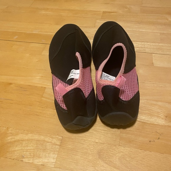 Sun & Sky Black and Pink Water Shoes NWOT - Picture 6 of 7